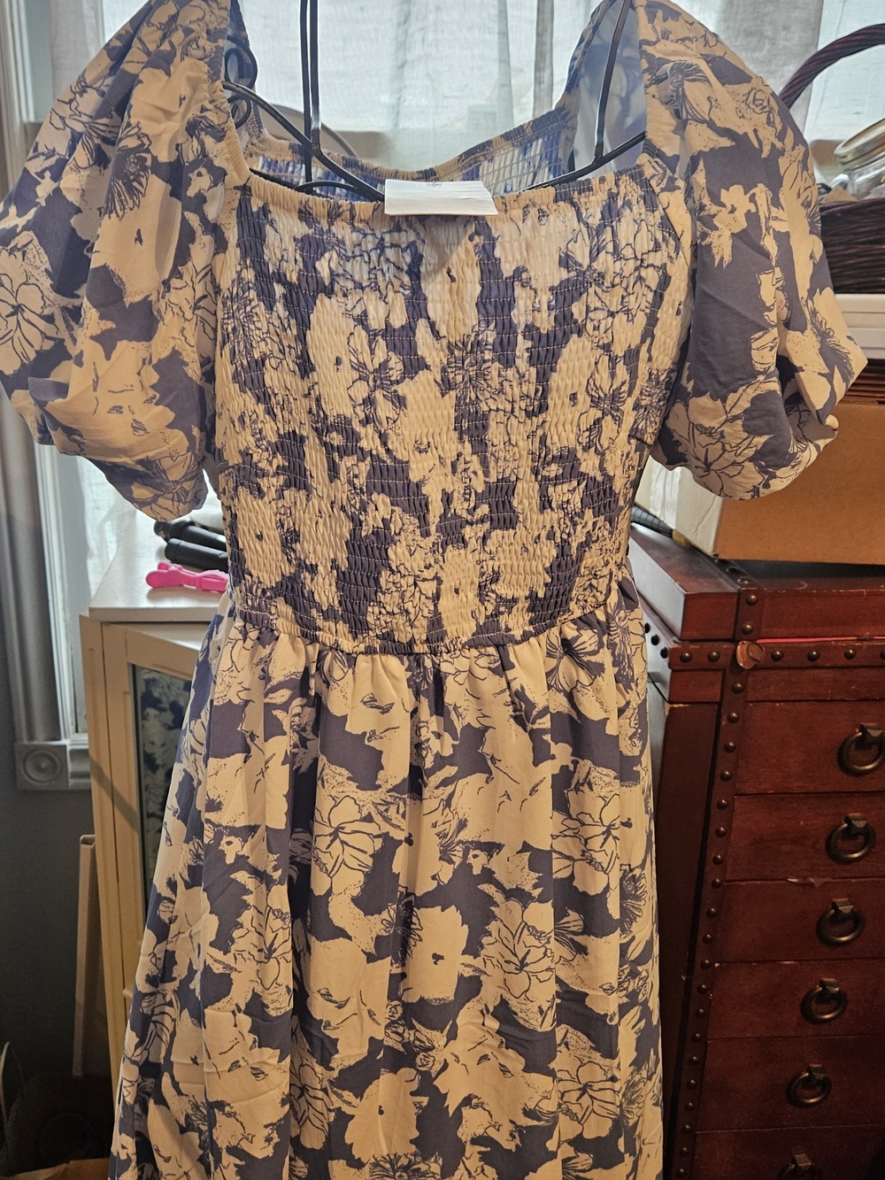 New With Tags.Smocked Floral Puff-Sleeve Midi Dress in Navy and Cream Size Large